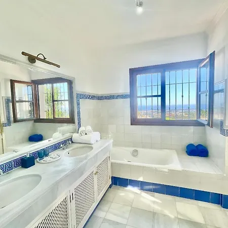 Villa La Maravilla - With Amazing Sea View