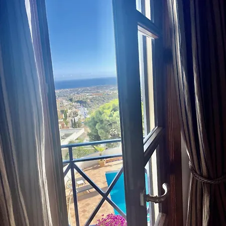 Villa La Maravilla - With Amazing Sea View *